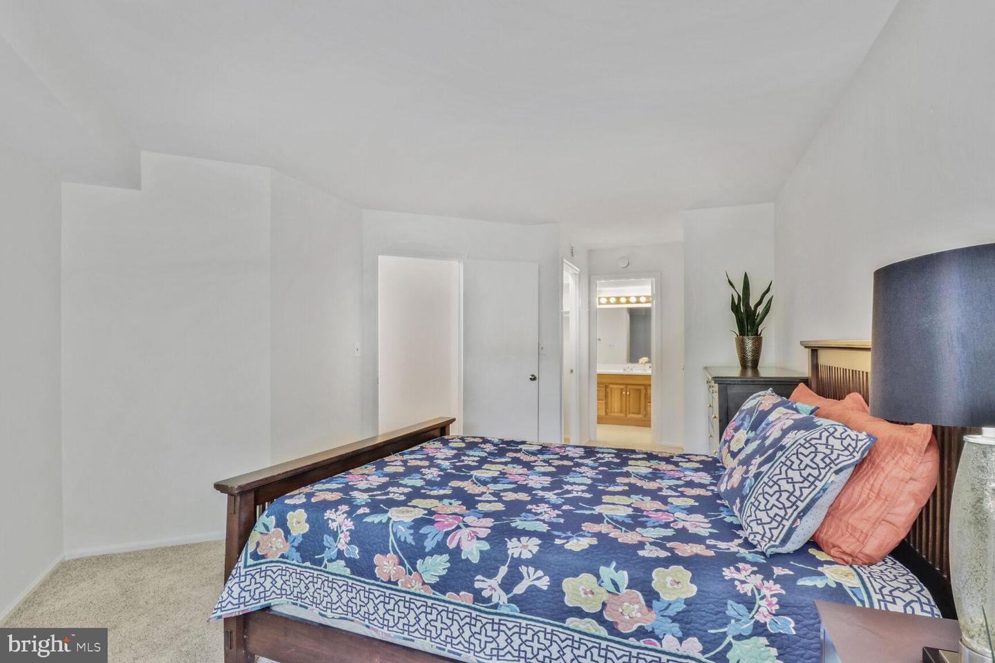 2100 LANGSTON BLVD #103, ARLINGTON, Virginia 22201, 2 Bedrooms Bedrooms, ,1 BathroomBathrooms,Residential,For sale,2100 LANGSTON BLVD #103,VAAR2056720 MLS # VAAR2056720