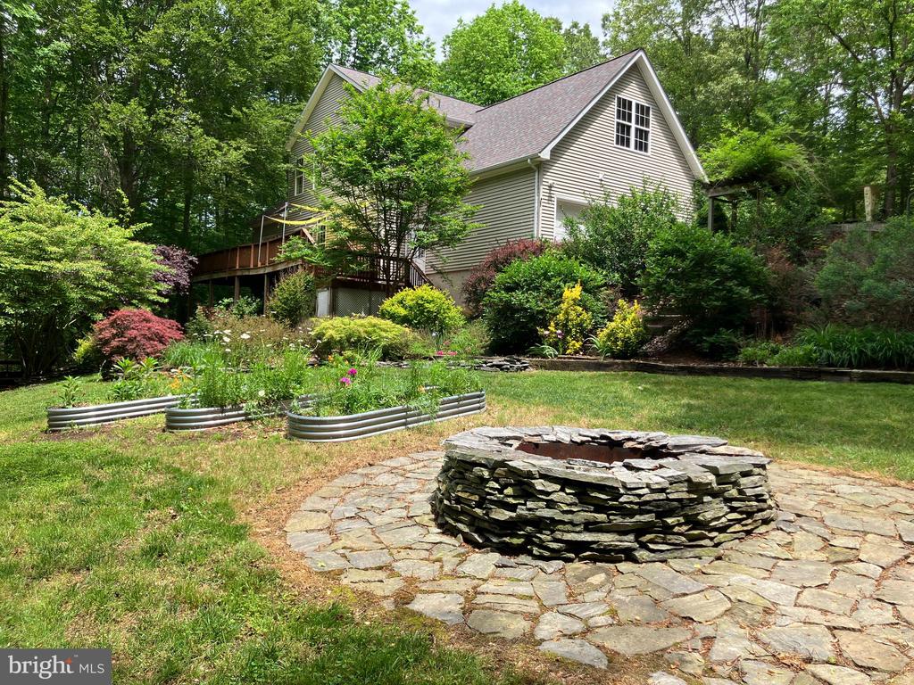 188 BYRD POINT LN, LOUISA, Virginia 23093, 5 Bedrooms Bedrooms, ,3 BathroomsBathrooms,Residential,188 BYRD POINT LN,VALA2007834 MLS # VALA2007834