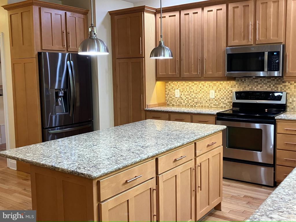 188 BYRD POINT LN, LOUISA, Virginia 23093, 5 Bedrooms Bedrooms, ,3 BathroomsBathrooms,Residential,188 BYRD POINT LN,VALA2007834 MLS # VALA2007834