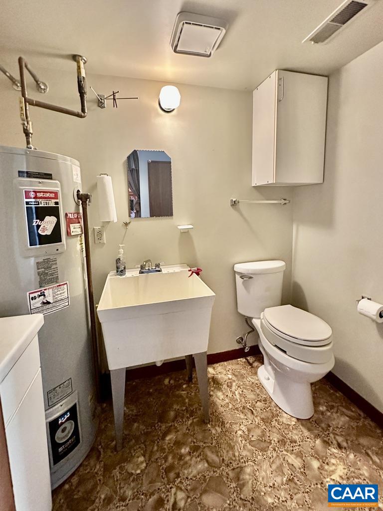 20 PINE BLUFF RD, RUCKERSVILLE, Virginia 22968, 3 Bedrooms Bedrooms, ,3 BathroomsBathrooms,Residential,HazyVue Lake House,20 PINE BLUFF RD,664119 MLS # 664119