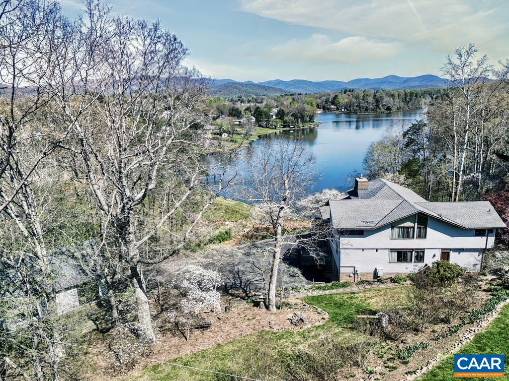 20 PINE BLUFF RD, RUCKERSVILLE, Virginia 22968, 3 Bedrooms Bedrooms, ,3 BathroomsBathrooms,Residential,HazyVue Lake House,20 PINE BLUFF RD,664119 MLS # 664119