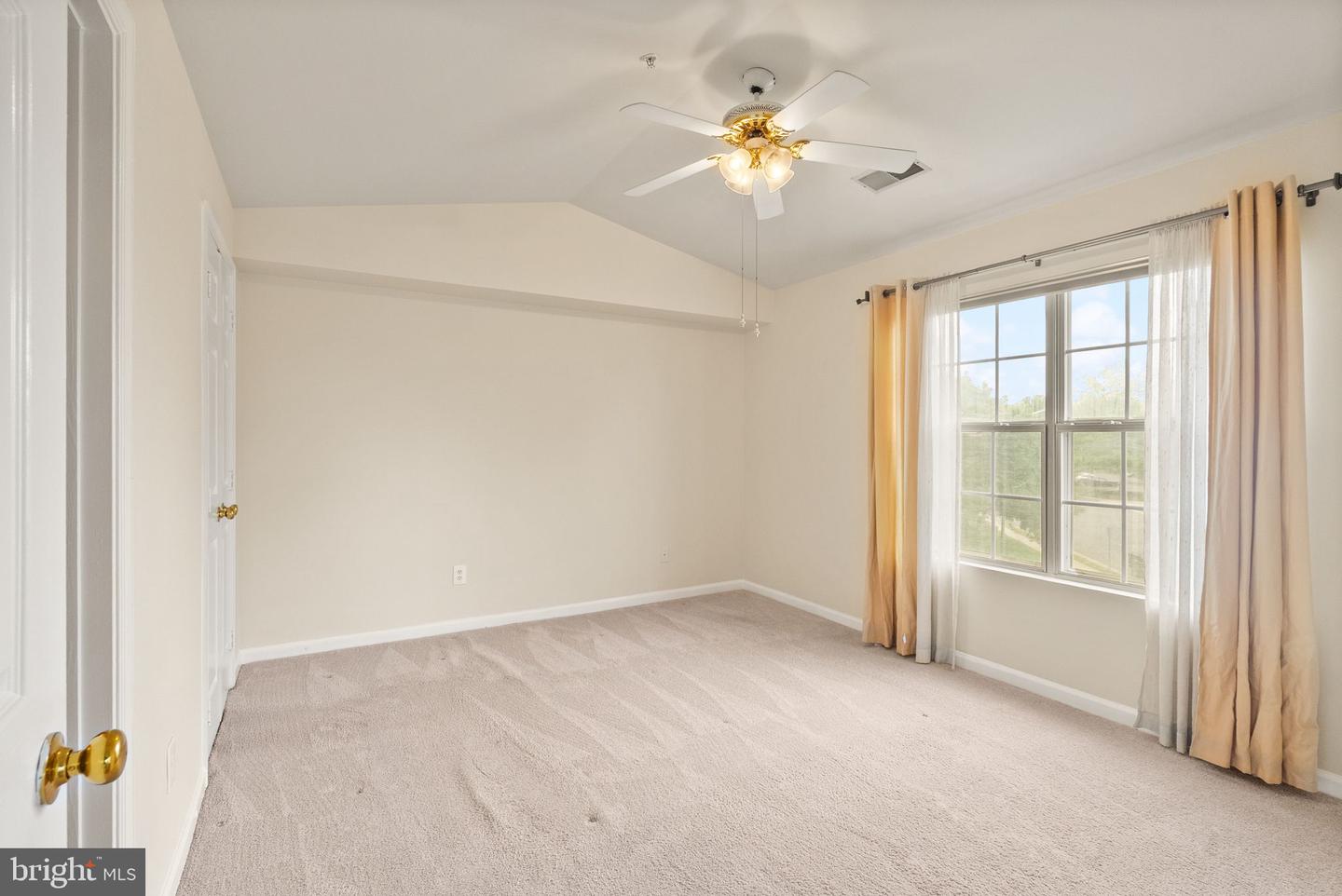 8075 LACY DR #303, MANASSAS, Virginia 20109, 2 Bedrooms Bedrooms, ,2 BathroomsBathrooms,Residential,For sale,8075 LACY DR #303,VAPW2093336 MLS # VAPW2093336