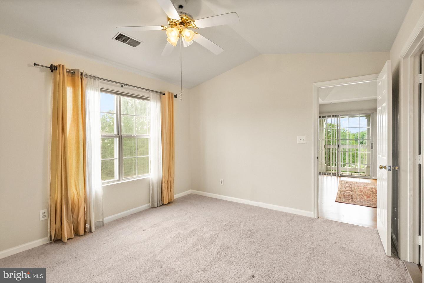 8075 LACY DR #303, MANASSAS, Virginia 20109, 2 Bedrooms Bedrooms, ,2 BathroomsBathrooms,Residential,For sale,8075 LACY DR #303,VAPW2093336 MLS # VAPW2093336