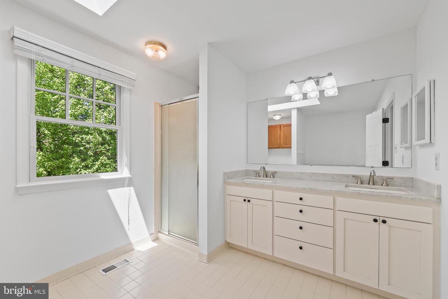 9373 ROBNEL PL, VIENNA, Virginia 22182, 4 Bedrooms Bedrooms, ,3 BathroomsBathrooms,Residential,For sale,9373 ROBNEL PL,VAFX2237122 MLS # VAFX2237122