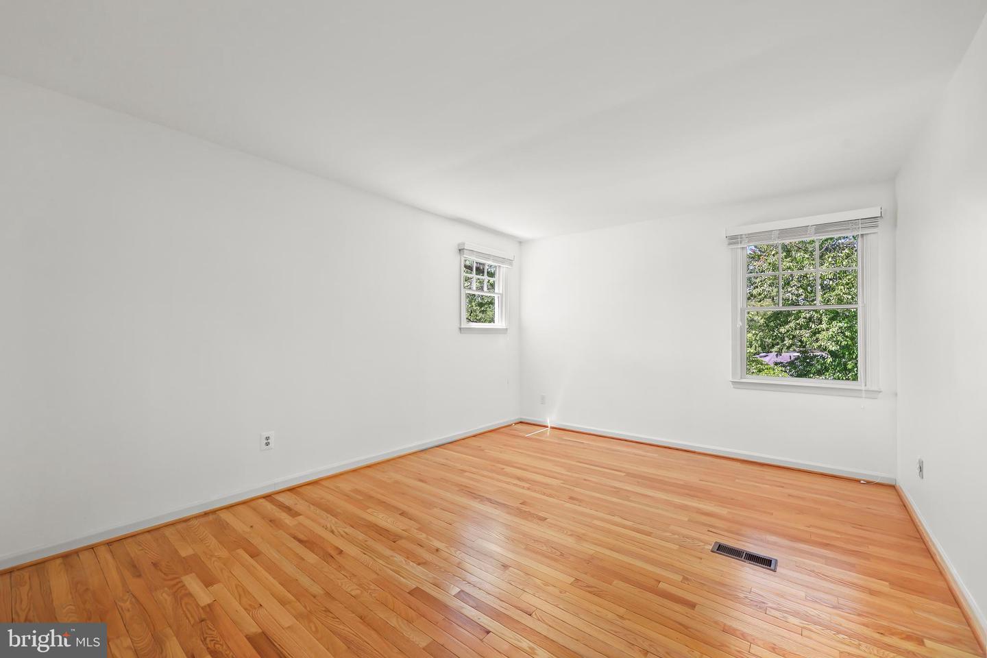 9373 ROBNEL PL, VIENNA, Virginia 22182, 4 Bedrooms Bedrooms, ,3 BathroomsBathrooms,Residential,For sale,9373 ROBNEL PL,VAFX2237122 MLS # VAFX2237122