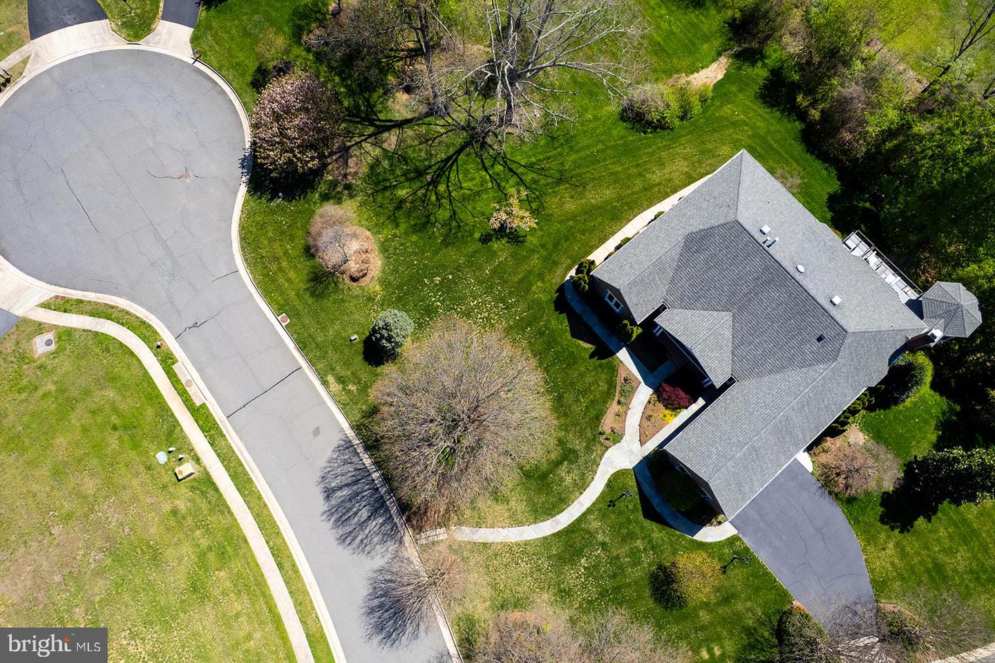 10601 LITTLE RUN FARM CT, VIENNA, Virginia 22182, 5 Bedrooms Bedrooms, ,3 BathroomsBathrooms,Residential,For sale,10601 LITTLE RUN FARM CT,VAFX2237152 MLS # VAFX2237152