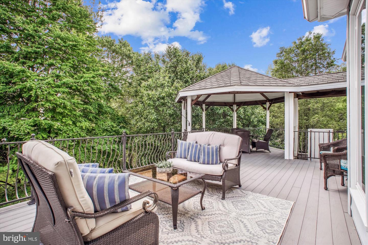 10601 LITTLE RUN FARM CT, VIENNA, Virginia 22182, 5 Bedrooms Bedrooms, ,3 BathroomsBathrooms,Residential,For sale,10601 LITTLE RUN FARM CT,VAFX2237152 MLS # VAFX2237152