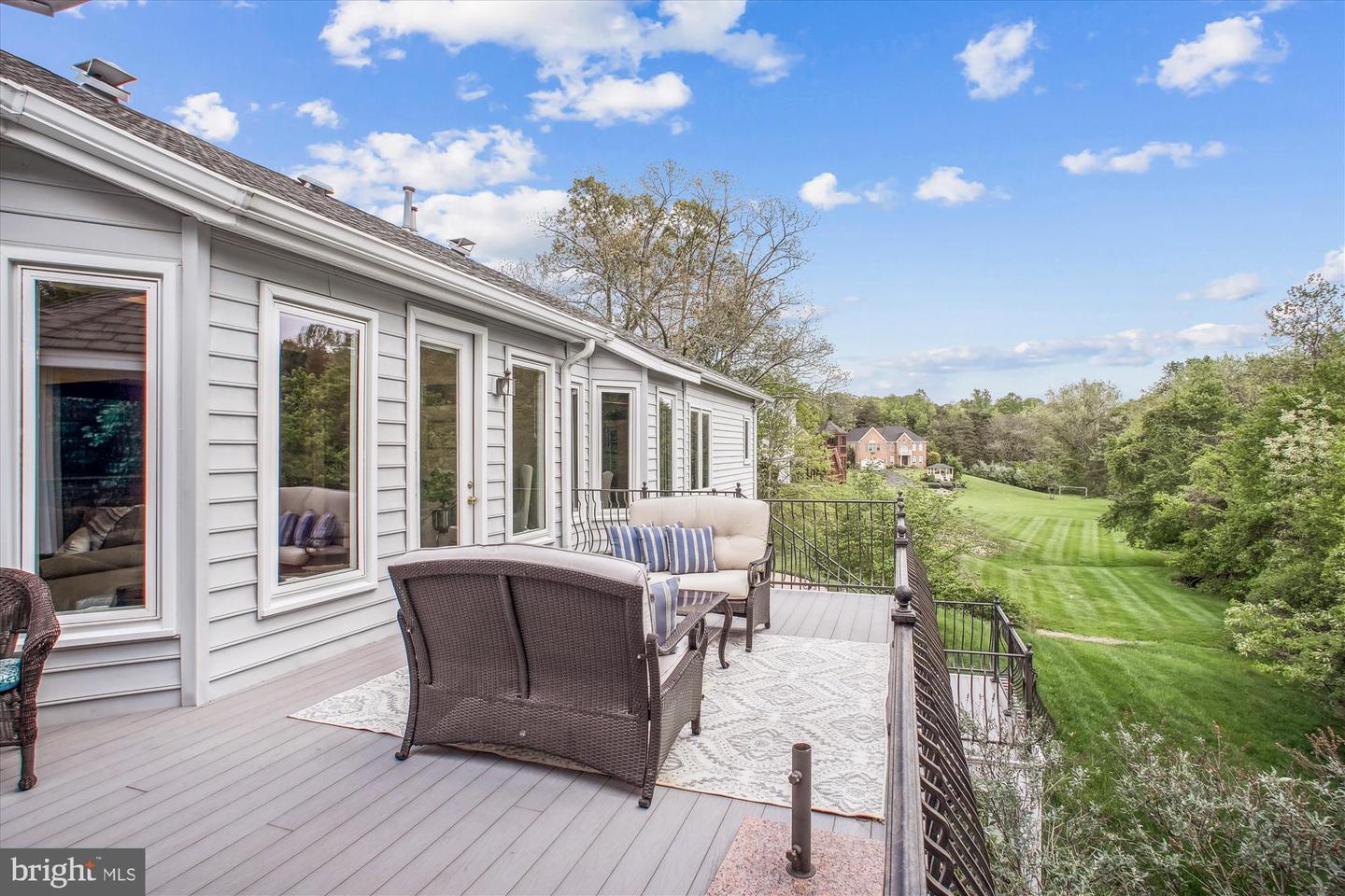 10601 LITTLE RUN FARM CT, VIENNA, Virginia 22182, 5 Bedrooms Bedrooms, ,3 BathroomsBathrooms,Residential,For sale,10601 LITTLE RUN FARM CT,VAFX2237152 MLS # VAFX2237152