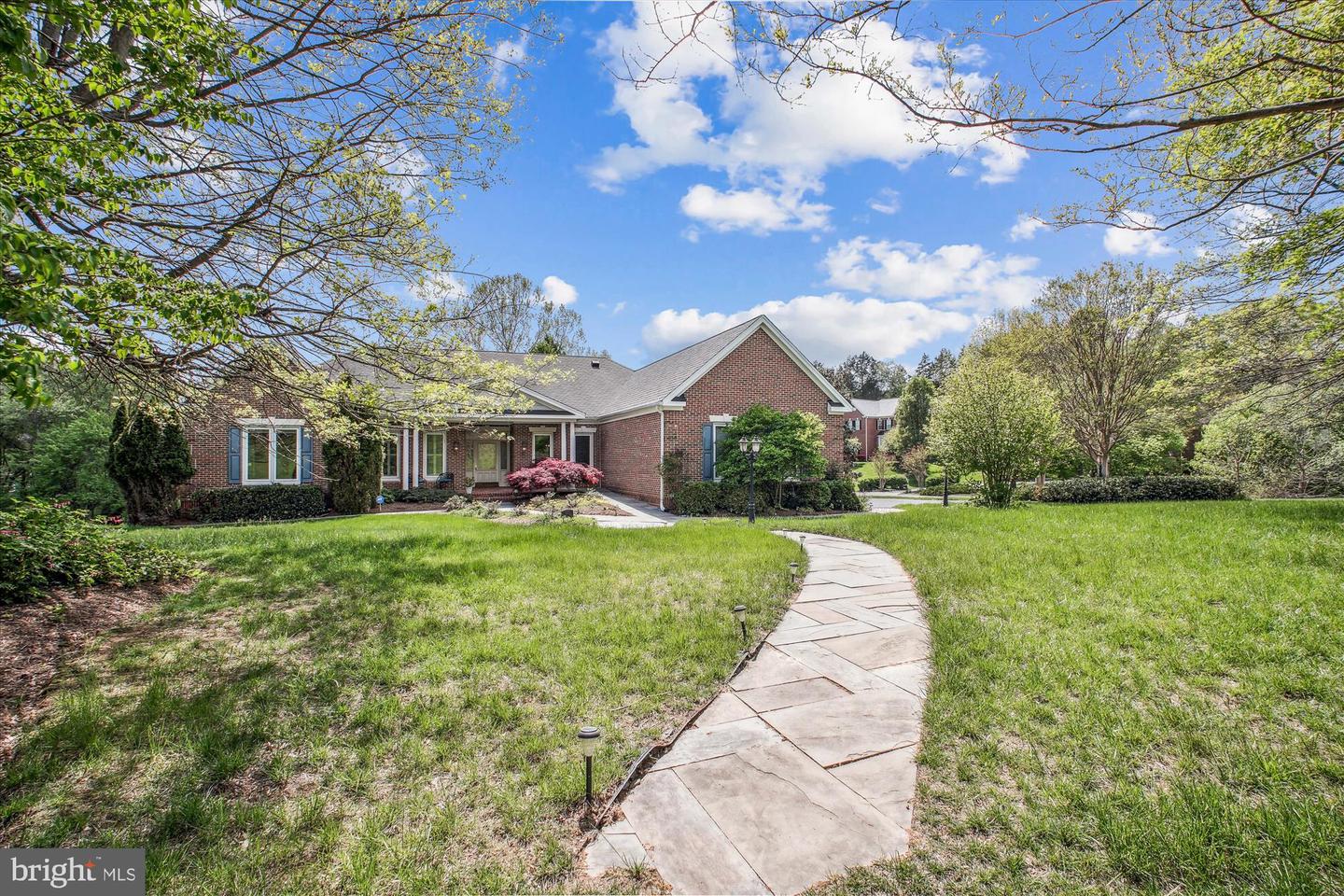 10601 LITTLE RUN FARM CT, VIENNA, Virginia 22182, 5 Bedrooms Bedrooms, ,3 BathroomsBathrooms,Residential,For sale,10601 LITTLE RUN FARM CT,VAFX2237152 MLS # VAFX2237152