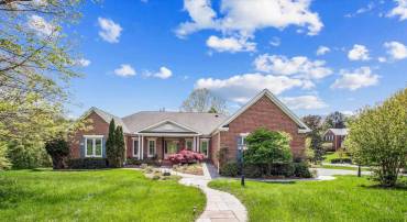 10601 LITTLE RUN FARM CT, VIENNA, Virginia 22182, 5 Bedrooms Bedrooms, ,3 BathroomsBathrooms,Residential,For sale,10601 LITTLE RUN FARM CT,VAFX2237152 MLS # VAFX2237152