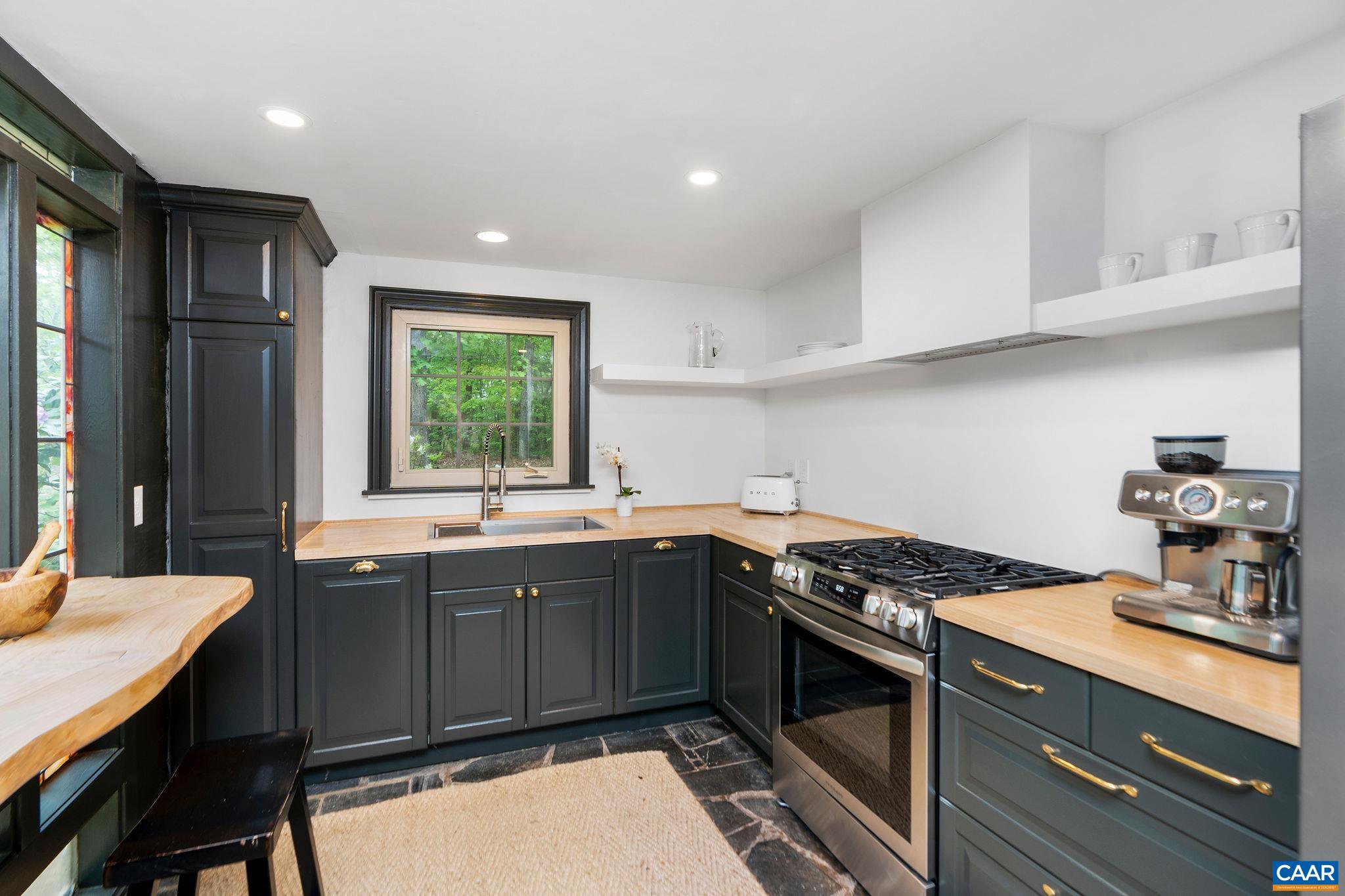 4701 BLENHEIM RD, CHARLOTTESVILLE, Virginia 22902, 1 Bedroom Bedrooms, ,1 BathroomBathrooms,Residential,4701 BLENHEIM RD,664244 MLS # 664244