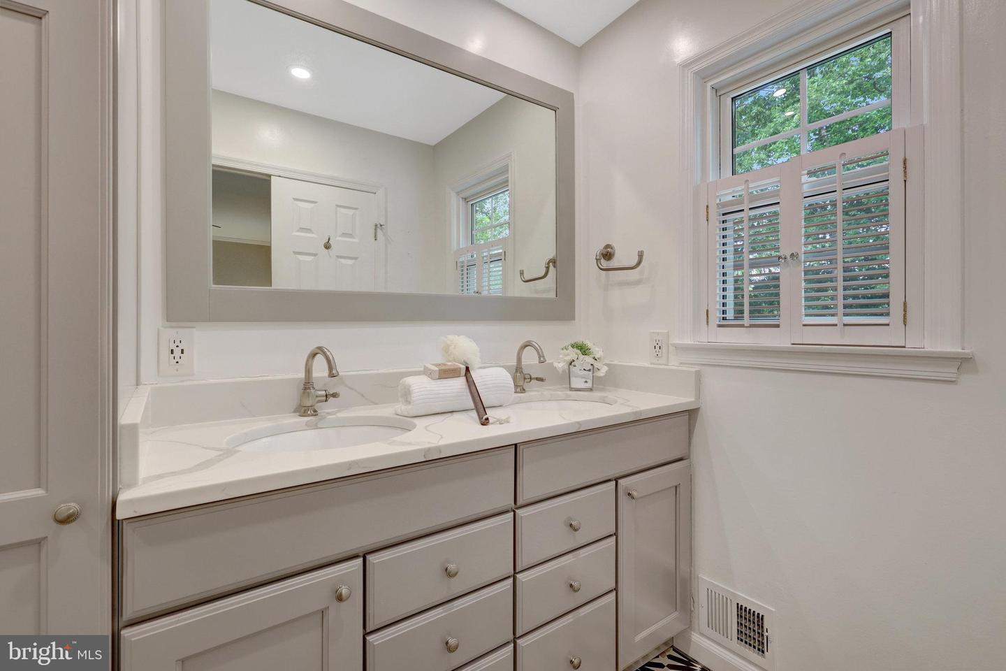 4303 S VALIANT CT, ANNANDALE, Virginia 22003, 5 Bedrooms Bedrooms, ,2 BathroomsBathrooms,Residential,For sale,4303 S VALIANT CT,VAFX2237188 MLS # VAFX2237188