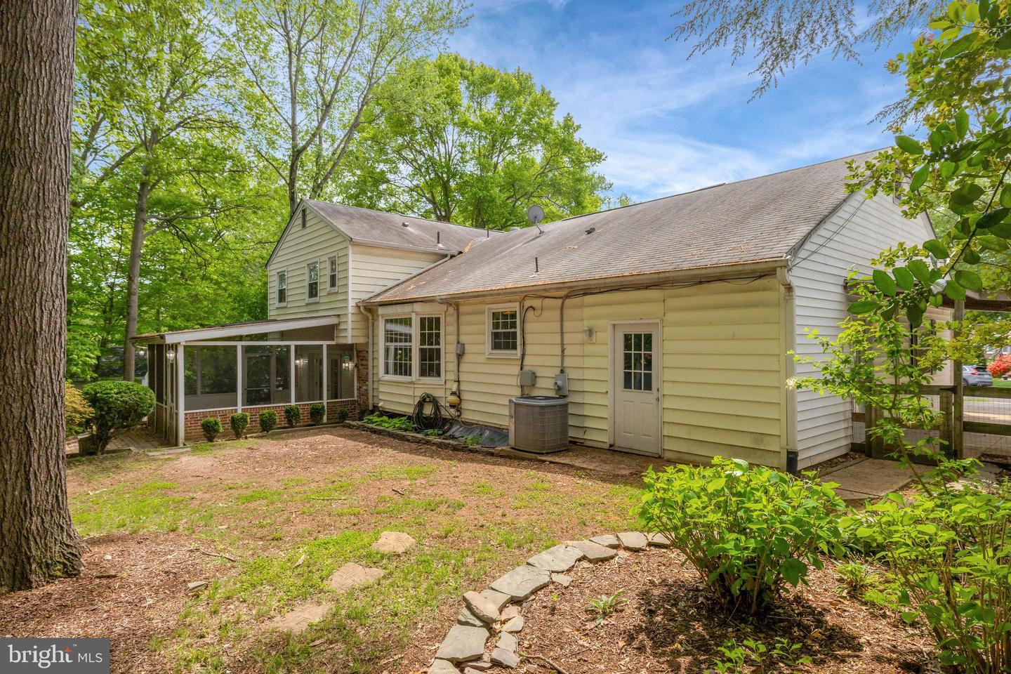 4303 S VALIANT CT, ANNANDALE, Virginia 22003, 5 Bedrooms Bedrooms, ,2 BathroomsBathrooms,Residential,For sale,4303 S VALIANT CT,VAFX2237188 MLS # VAFX2237188