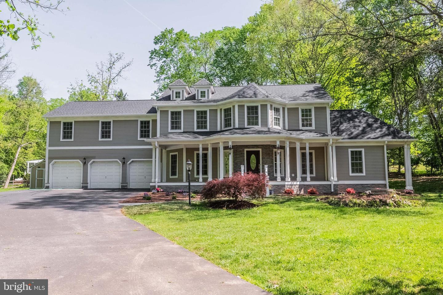898 GOLDEN ARROW ST, GREAT FALLS, Virginia 22066, 4 Bedrooms Bedrooms, ,3 BathroomsBathrooms,Residential,For sale,898 GOLDEN ARROW ST,VAFX2237386 MLS # VAFX2237386