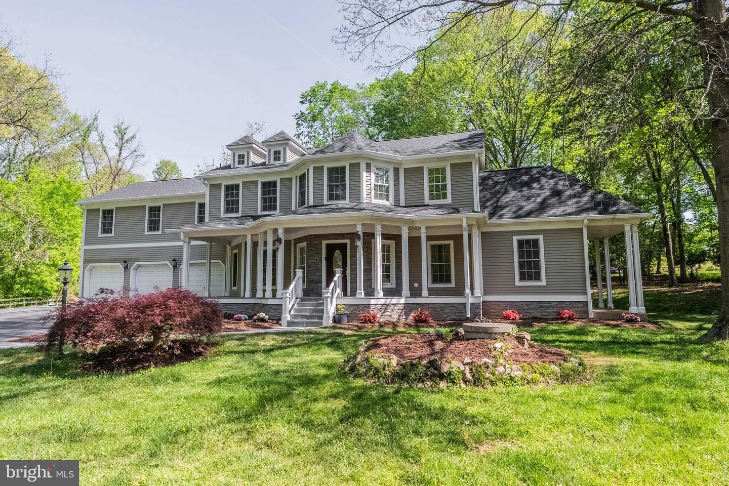 898 GOLDEN ARROW ST, GREAT FALLS, Virginia 22066, 4 Bedrooms Bedrooms, ,3 BathroomsBathrooms,Residential,For sale,898 GOLDEN ARROW ST,VAFX2237386 MLS # VAFX2237386