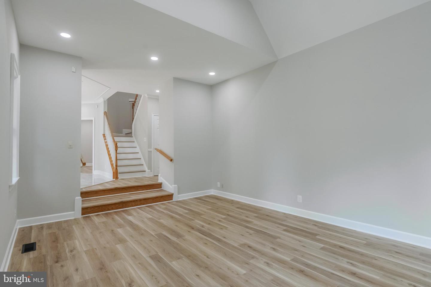 898 GOLDEN ARROW ST, GREAT FALLS, Virginia 22066, 4 Bedrooms Bedrooms, ,3 BathroomsBathrooms,Residential,For sale,898 GOLDEN ARROW ST,VAFX2237386 MLS # VAFX2237386