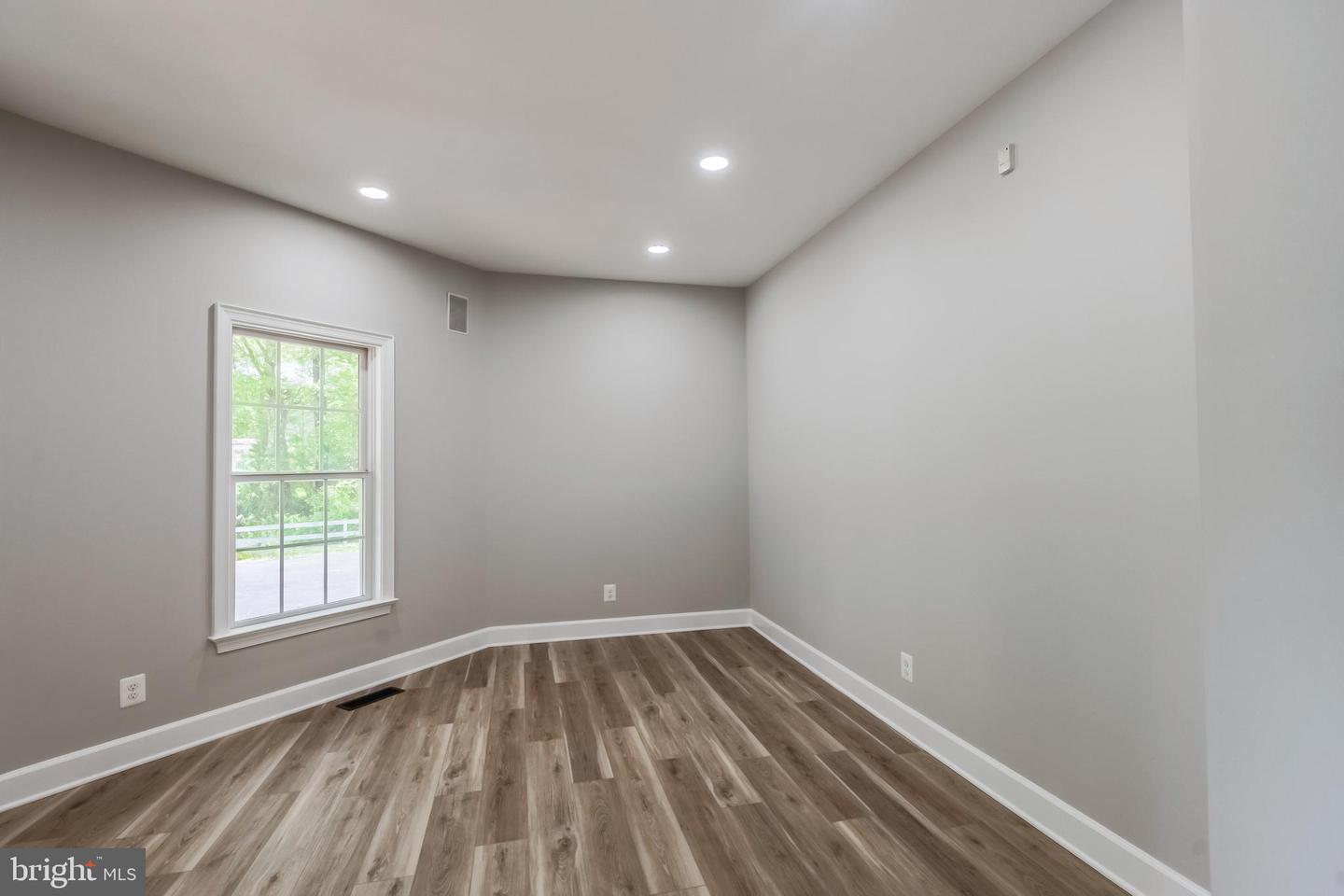 898 GOLDEN ARROW ST, GREAT FALLS, Virginia 22066, 4 Bedrooms Bedrooms, ,3 BathroomsBathrooms,Residential,For sale,898 GOLDEN ARROW ST,VAFX2237386 MLS # VAFX2237386