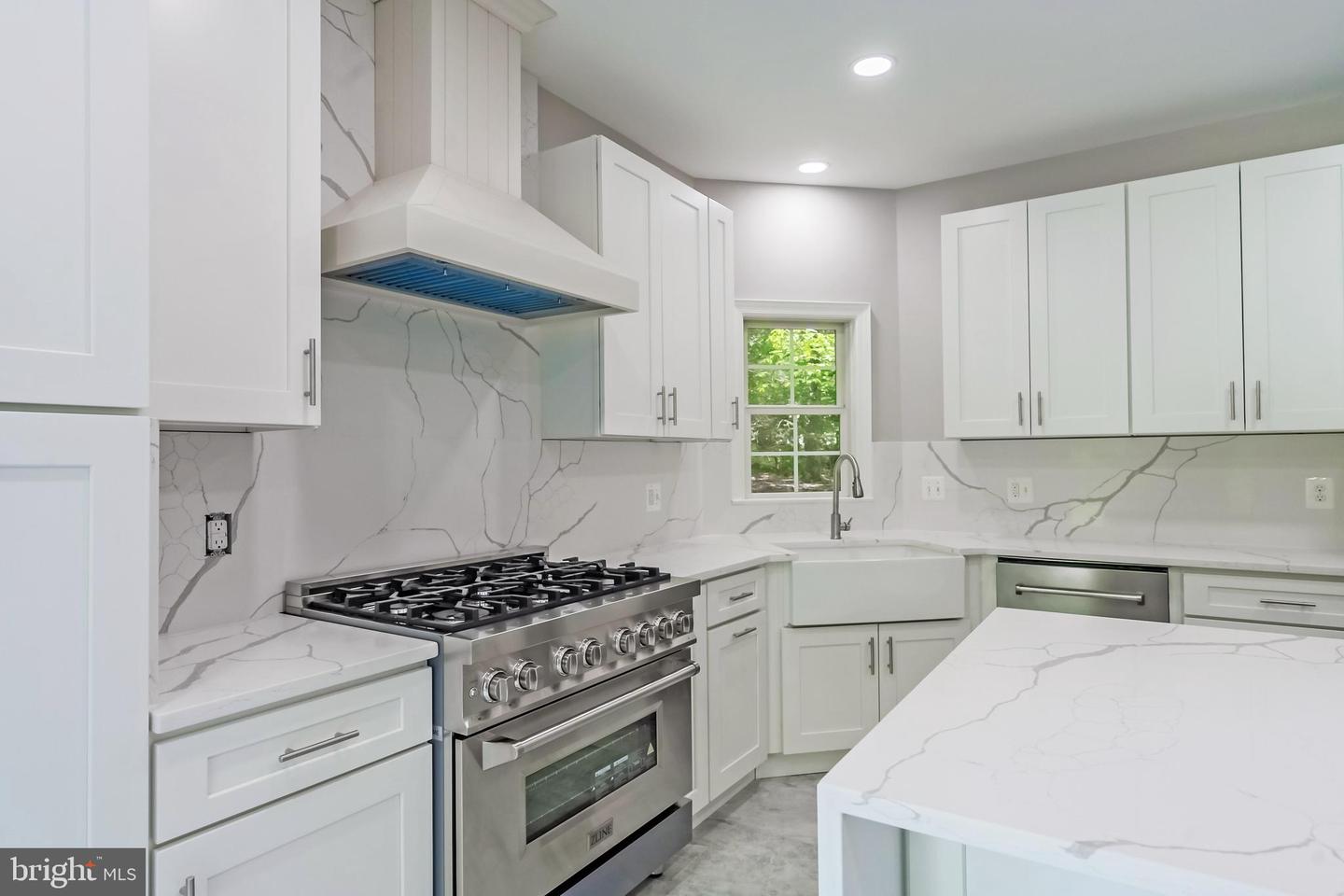898 GOLDEN ARROW ST, GREAT FALLS, Virginia 22066, 4 Bedrooms Bedrooms, ,3 BathroomsBathrooms,Residential,For sale,898 GOLDEN ARROW ST,VAFX2237386 MLS # VAFX2237386