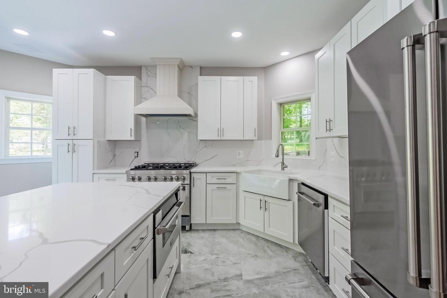 898 GOLDEN ARROW ST, GREAT FALLS, Virginia 22066, 4 Bedrooms Bedrooms, ,3 BathroomsBathrooms,Residential,For sale,898 GOLDEN ARROW ST,VAFX2237386 MLS # VAFX2237386