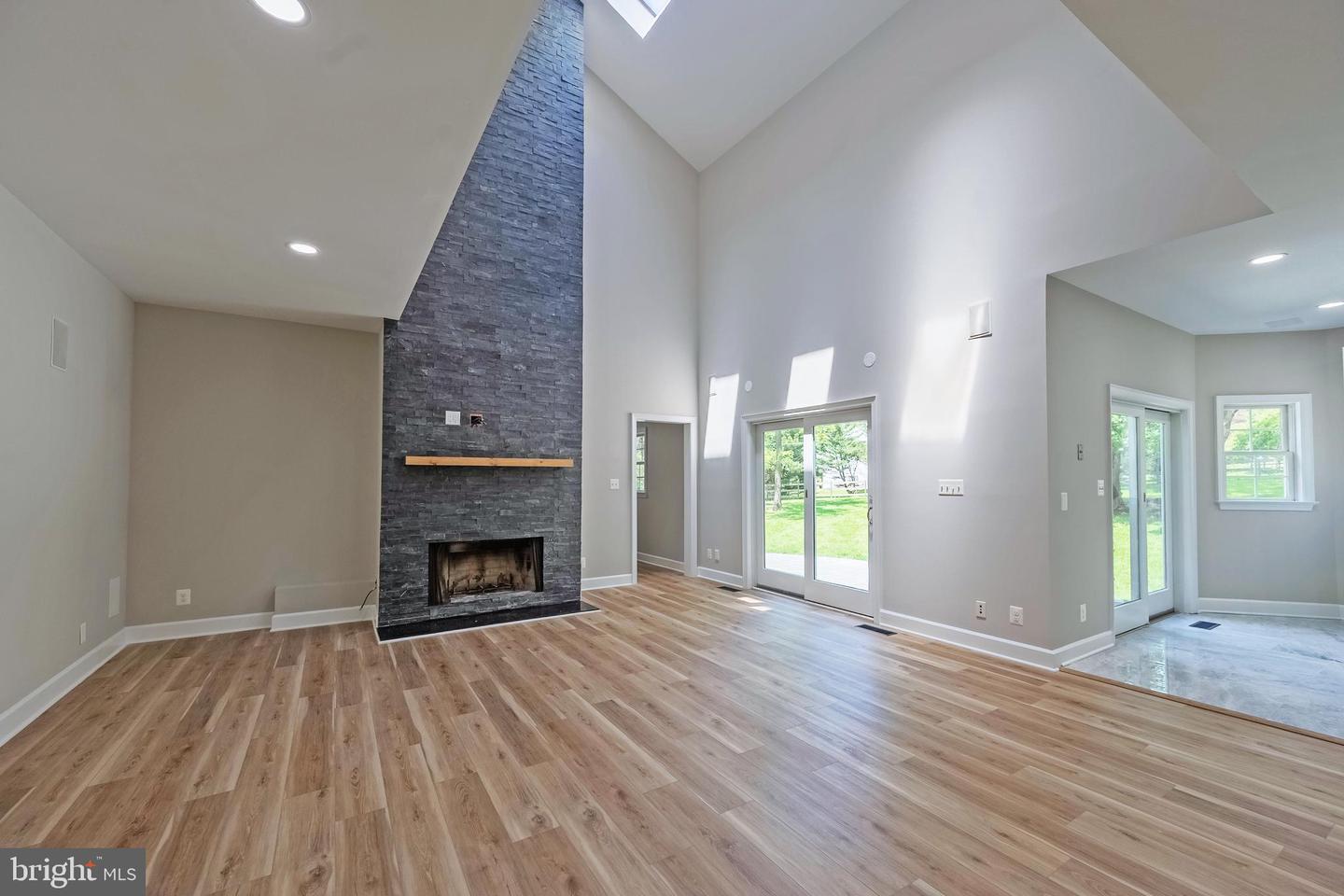 898 GOLDEN ARROW ST, GREAT FALLS, Virginia 22066, 4 Bedrooms Bedrooms, ,3 BathroomsBathrooms,Residential,For sale,898 GOLDEN ARROW ST,VAFX2237386 MLS # VAFX2237386