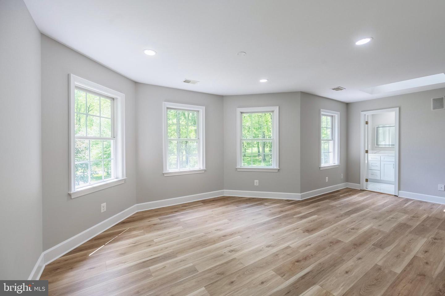 898 GOLDEN ARROW ST, GREAT FALLS, Virginia 22066, 4 Bedrooms Bedrooms, ,3 BathroomsBathrooms,Residential,For sale,898 GOLDEN ARROW ST,VAFX2237386 MLS # VAFX2237386