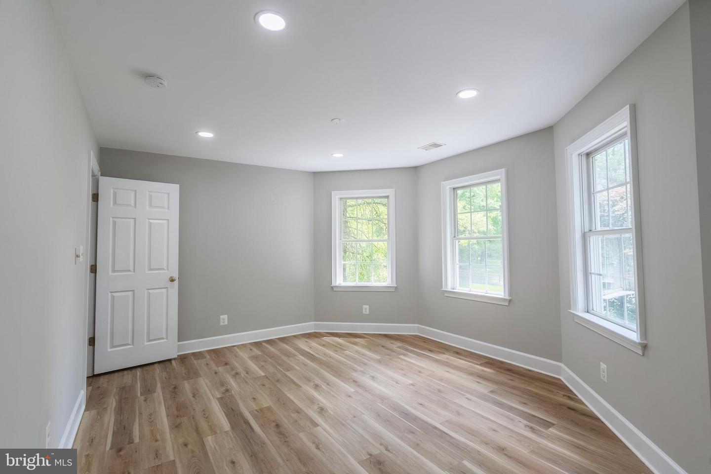 898 GOLDEN ARROW ST, GREAT FALLS, Virginia 22066, 4 Bedrooms Bedrooms, ,3 BathroomsBathrooms,Residential,For sale,898 GOLDEN ARROW ST,VAFX2237386 MLS # VAFX2237386