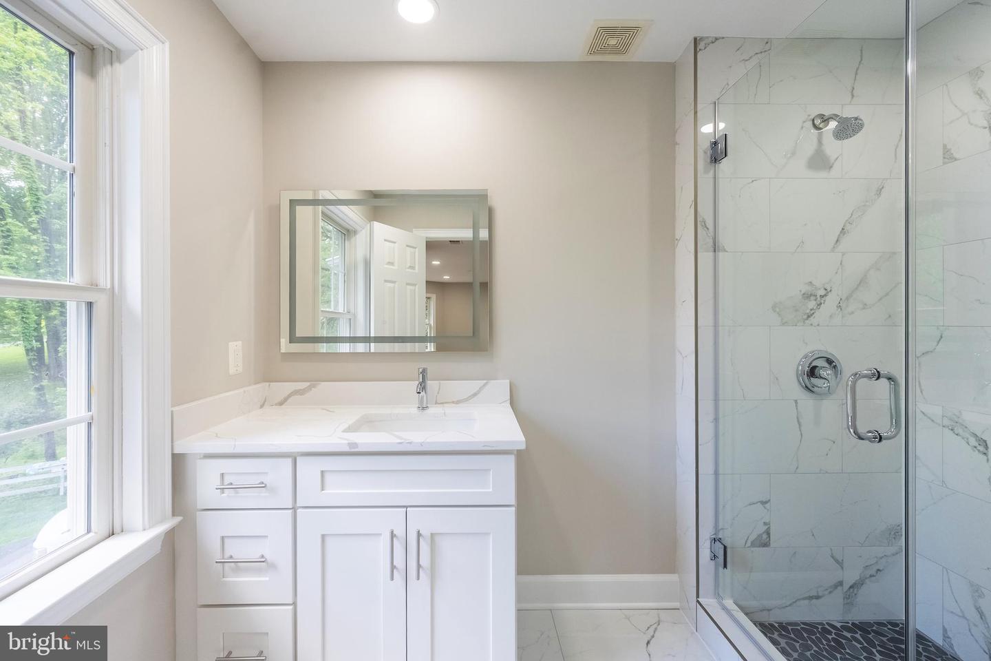 898 GOLDEN ARROW ST, GREAT FALLS, Virginia 22066, 4 Bedrooms Bedrooms, ,3 BathroomsBathrooms,Residential,For sale,898 GOLDEN ARROW ST,VAFX2237386 MLS # VAFX2237386