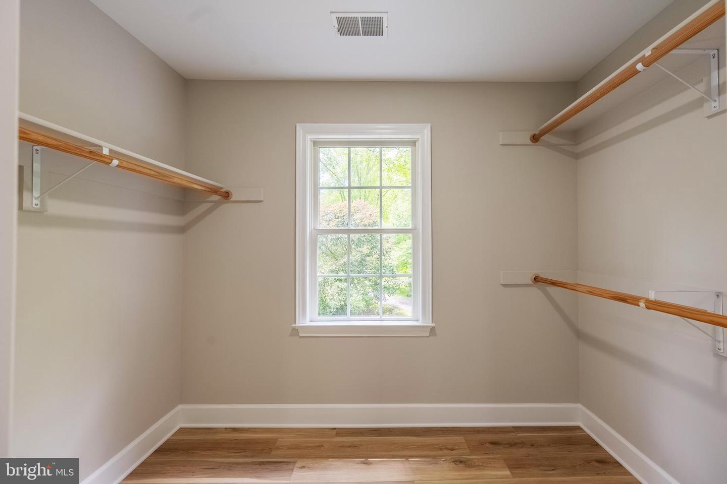 898 GOLDEN ARROW ST, GREAT FALLS, Virginia 22066, 4 Bedrooms Bedrooms, ,3 BathroomsBathrooms,Residential,For sale,898 GOLDEN ARROW ST,VAFX2237386 MLS # VAFX2237386