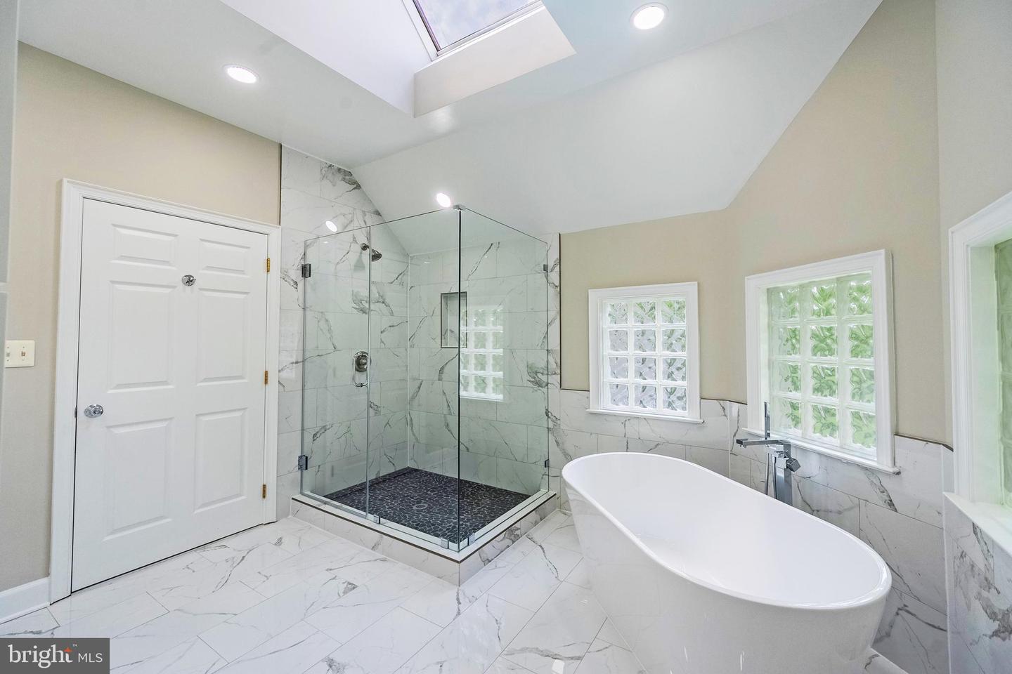 898 GOLDEN ARROW ST, GREAT FALLS, Virginia 22066, 4 Bedrooms Bedrooms, ,3 BathroomsBathrooms,Residential,For sale,898 GOLDEN ARROW ST,VAFX2237386 MLS # VAFX2237386