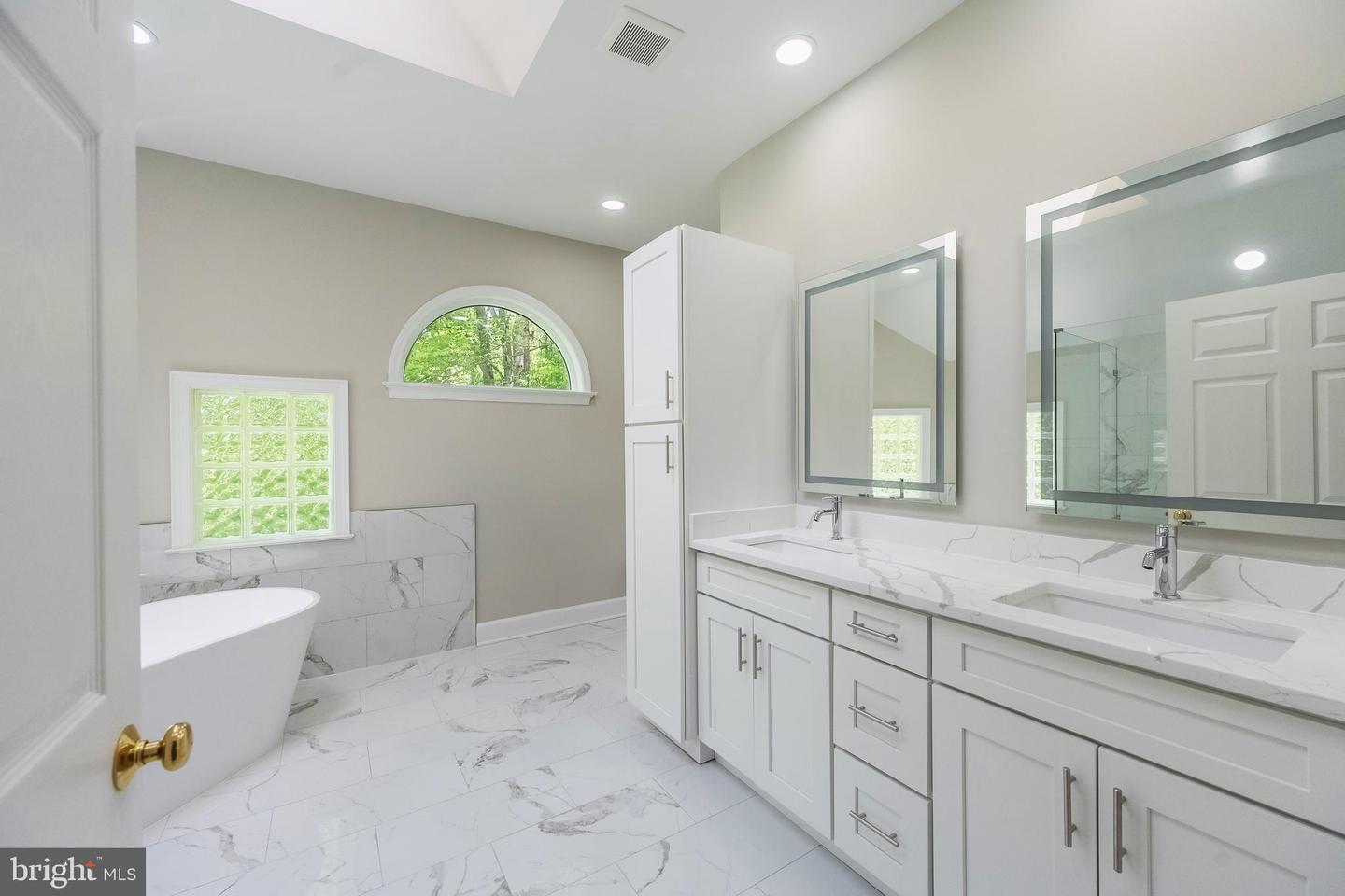 898 GOLDEN ARROW ST, GREAT FALLS, Virginia 22066, 4 Bedrooms Bedrooms, ,3 BathroomsBathrooms,Residential,For sale,898 GOLDEN ARROW ST,VAFX2237386 MLS # VAFX2237386