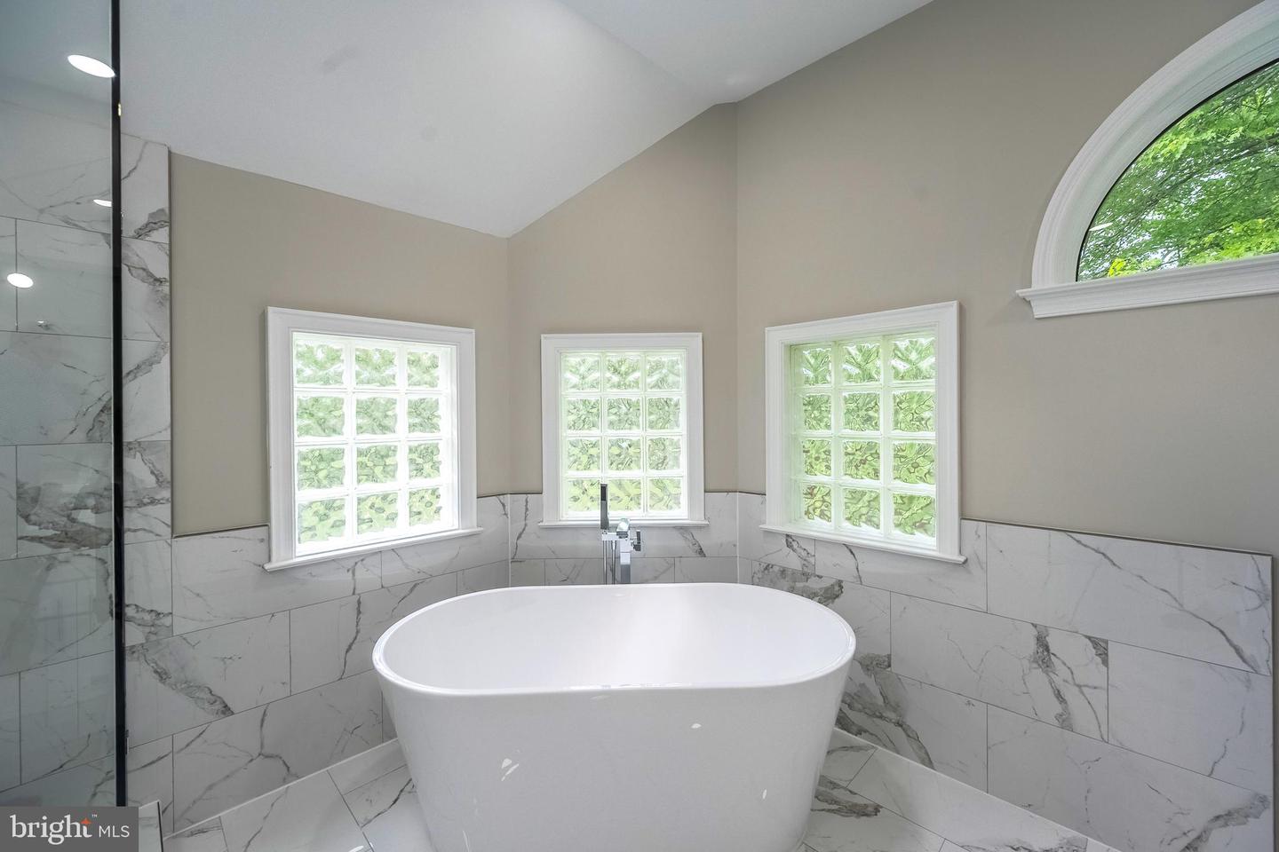 898 GOLDEN ARROW ST, GREAT FALLS, Virginia 22066, 4 Bedrooms Bedrooms, ,3 BathroomsBathrooms,Residential,For sale,898 GOLDEN ARROW ST,VAFX2237386 MLS # VAFX2237386