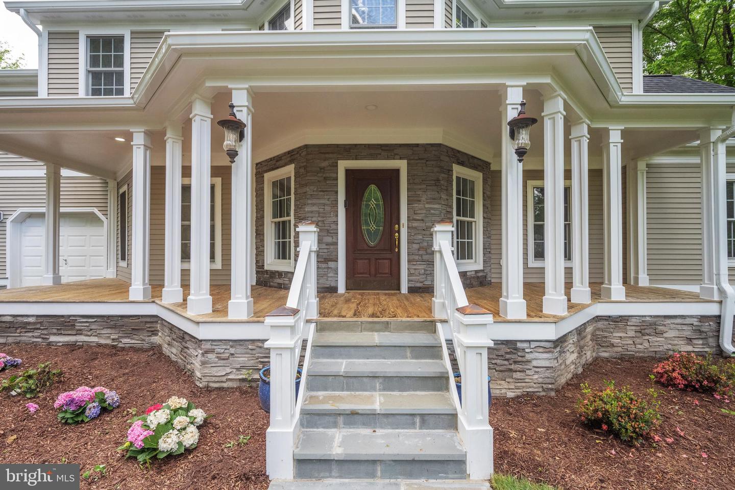 898 GOLDEN ARROW ST, GREAT FALLS, Virginia 22066, 4 Bedrooms Bedrooms, ,3 BathroomsBathrooms,Residential,For sale,898 GOLDEN ARROW ST,VAFX2237386 MLS # VAFX2237386