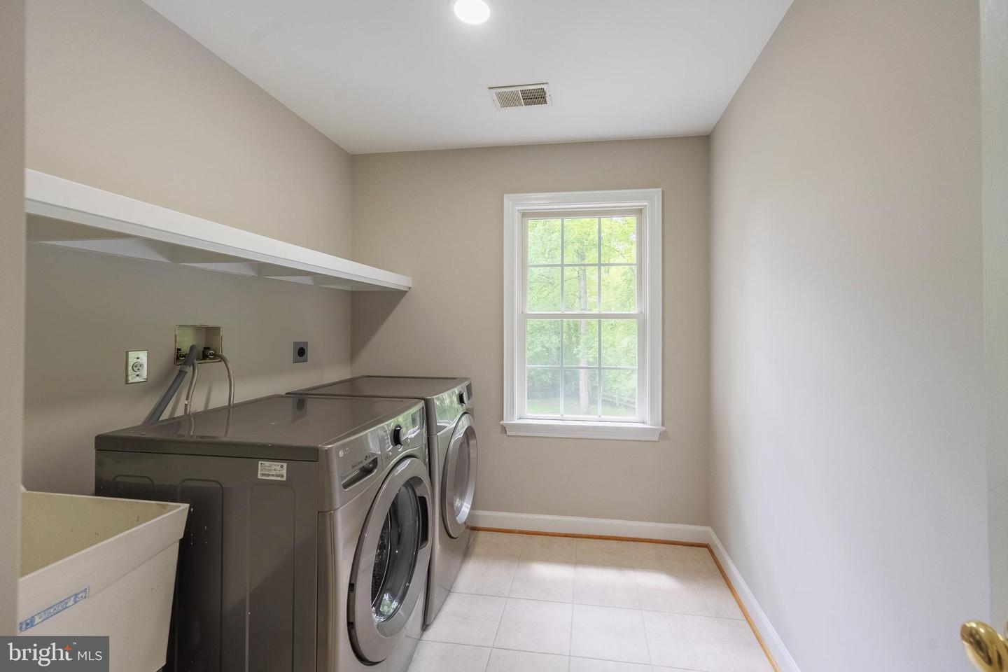 898 GOLDEN ARROW ST, GREAT FALLS, Virginia 22066, 4 Bedrooms Bedrooms, ,3 BathroomsBathrooms,Residential,For sale,898 GOLDEN ARROW ST,VAFX2237386 MLS # VAFX2237386