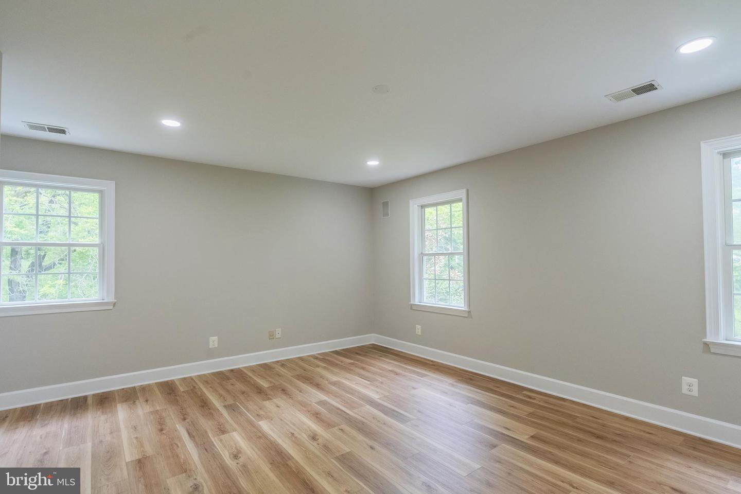 898 GOLDEN ARROW ST, GREAT FALLS, Virginia 22066, 4 Bedrooms Bedrooms, ,3 BathroomsBathrooms,Residential,For sale,898 GOLDEN ARROW ST,VAFX2237386 MLS # VAFX2237386