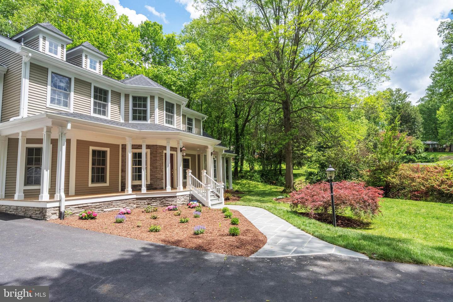 898 GOLDEN ARROW ST, GREAT FALLS, Virginia 22066, 4 Bedrooms Bedrooms, ,3 BathroomsBathrooms,Residential,For sale,898 GOLDEN ARROW ST,VAFX2237386 MLS # VAFX2237386