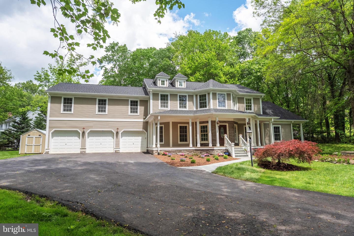898 GOLDEN ARROW ST, GREAT FALLS, Virginia 22066, 4 Bedrooms Bedrooms, ,3 BathroomsBathrooms,Residential,For sale,898 GOLDEN ARROW ST,VAFX2237386 MLS # VAFX2237386