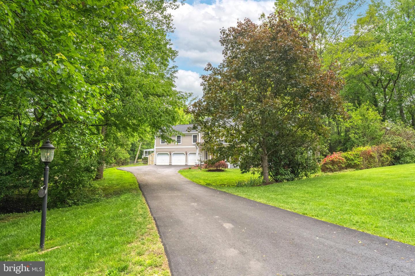 898 GOLDEN ARROW ST, GREAT FALLS, Virginia 22066, 4 Bedrooms Bedrooms, ,3 BathroomsBathrooms,Residential,For sale,898 GOLDEN ARROW ST,VAFX2237386 MLS # VAFX2237386