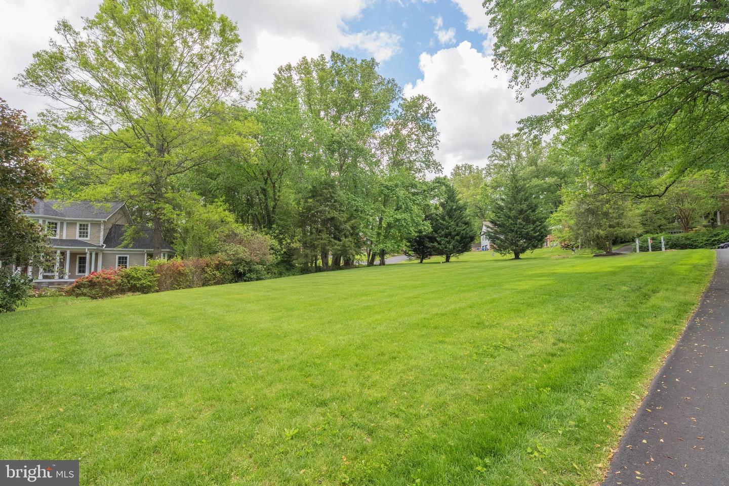 898 GOLDEN ARROW ST, GREAT FALLS, Virginia 22066, 4 Bedrooms Bedrooms, ,3 BathroomsBathrooms,Residential,For sale,898 GOLDEN ARROW ST,VAFX2237386 MLS # VAFX2237386