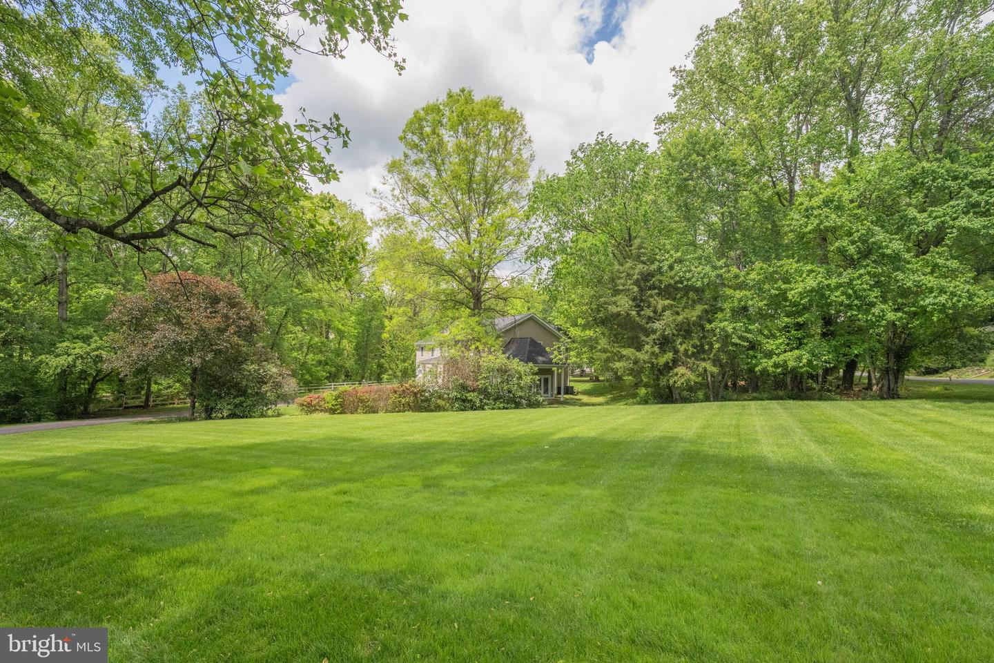898 GOLDEN ARROW ST, GREAT FALLS, Virginia 22066, 4 Bedrooms Bedrooms, ,3 BathroomsBathrooms,Residential,For sale,898 GOLDEN ARROW ST,VAFX2237386 MLS # VAFX2237386