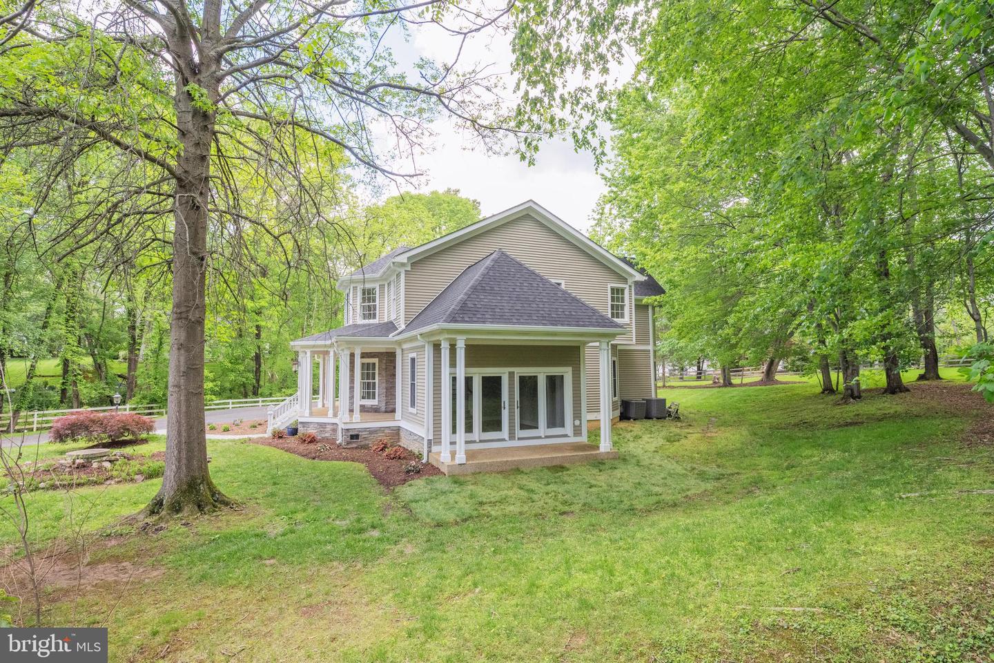 898 GOLDEN ARROW ST, GREAT FALLS, Virginia 22066, 4 Bedrooms Bedrooms, ,3 BathroomsBathrooms,Residential,For sale,898 GOLDEN ARROW ST,VAFX2237386 MLS # VAFX2237386
