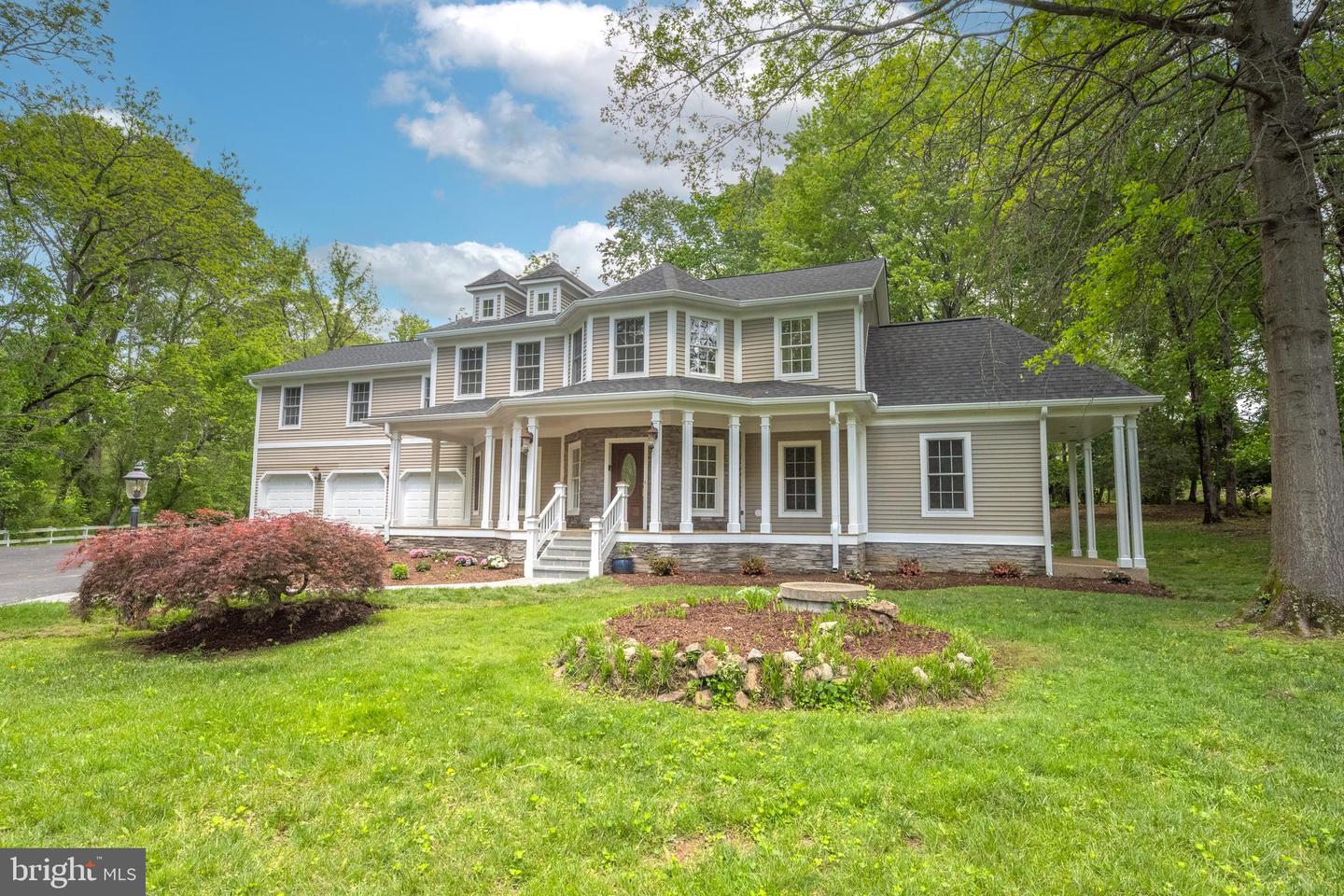 898 GOLDEN ARROW ST, GREAT FALLS, Virginia 22066, 4 Bedrooms Bedrooms, ,3 BathroomsBathrooms,Residential,For sale,898 GOLDEN ARROW ST,VAFX2237386 MLS # VAFX2237386
