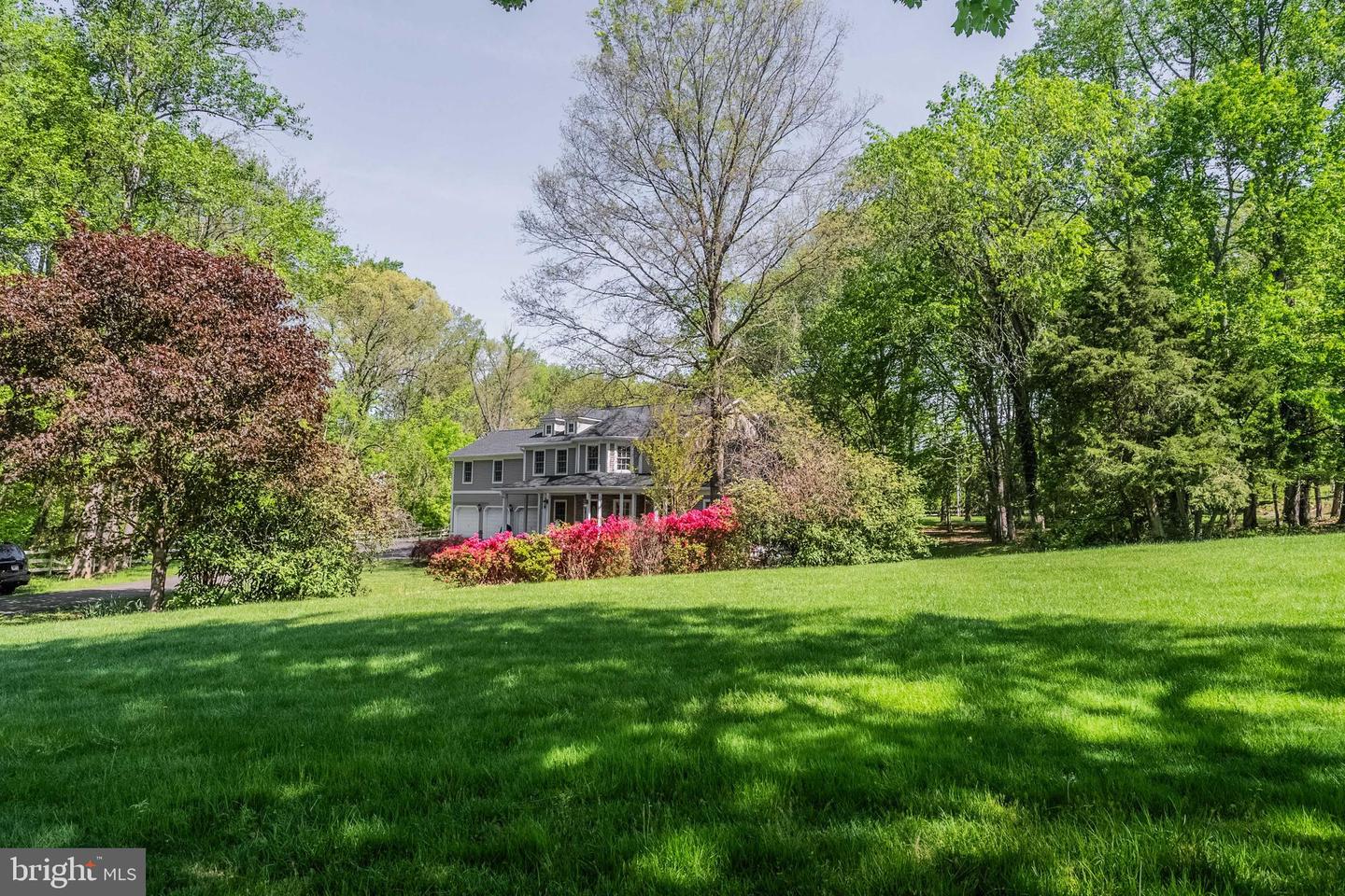 898 GOLDEN ARROW ST, GREAT FALLS, Virginia 22066, 4 Bedrooms Bedrooms, ,3 BathroomsBathrooms,Residential,For sale,898 GOLDEN ARROW ST,VAFX2237386 MLS # VAFX2237386