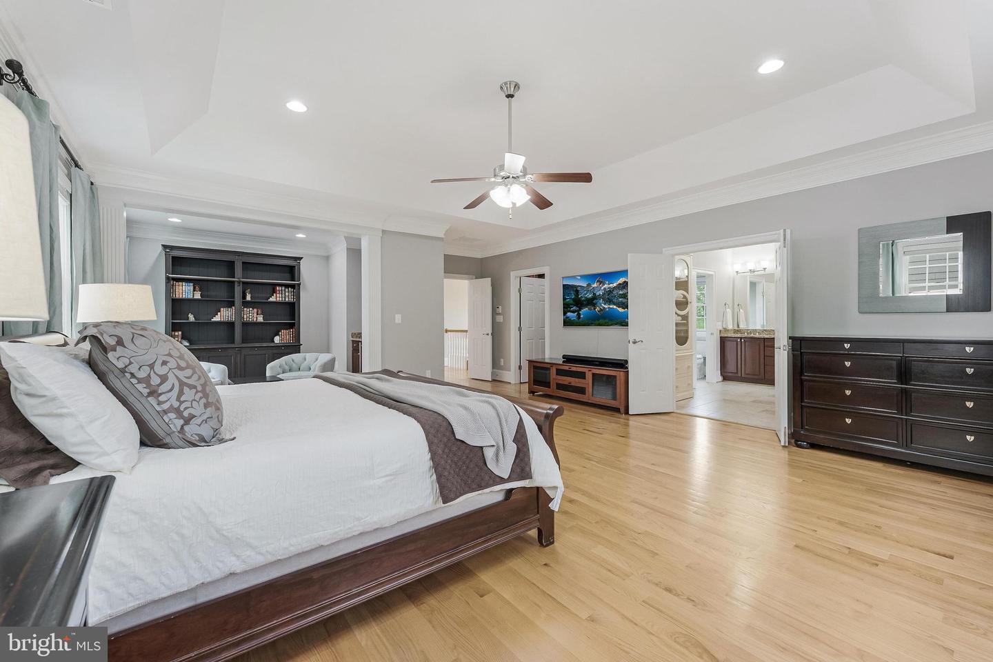 6912 WILLOW ST, FALLS CHURCH, Virginia 22046, 7 Bedrooms Bedrooms, ,5 BathroomsBathrooms,Residential,For sale,6912 WILLOW ST,VAFX2237746 MLS # VAFX2237746