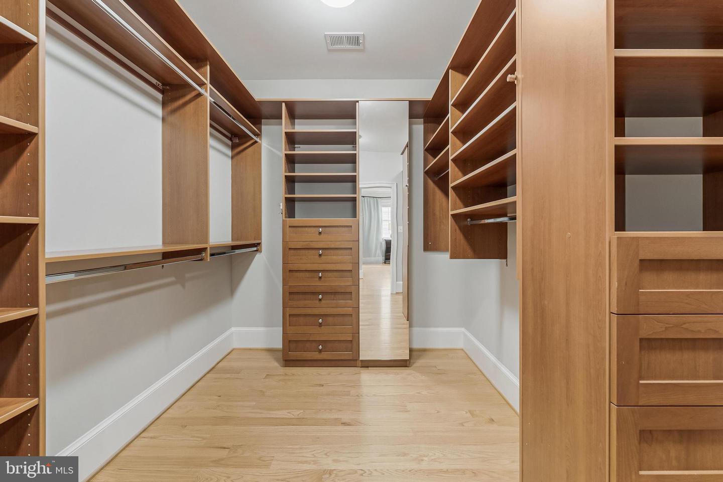 6912 WILLOW ST, FALLS CHURCH, Virginia 22046, 7 Bedrooms Bedrooms, ,5 BathroomsBathrooms,Residential,For sale,6912 WILLOW ST,VAFX2237746 MLS # VAFX2237746