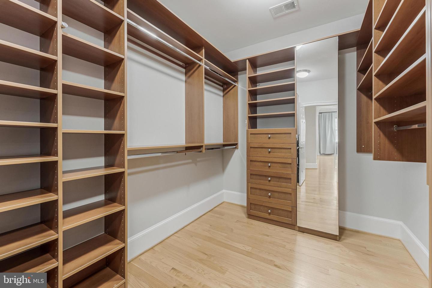 6912 WILLOW ST, FALLS CHURCH, Virginia 22046, 7 Bedrooms Bedrooms, ,5 BathroomsBathrooms,Residential,For sale,6912 WILLOW ST,VAFX2237746 MLS # VAFX2237746