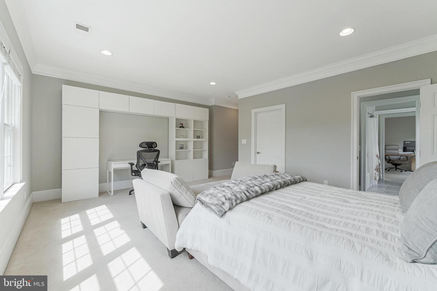 6912 WILLOW ST, FALLS CHURCH, Virginia 22046, 7 Bedrooms Bedrooms, ,5 BathroomsBathrooms,Residential,For sale,6912 WILLOW ST,VAFX2237746 MLS # VAFX2237746
