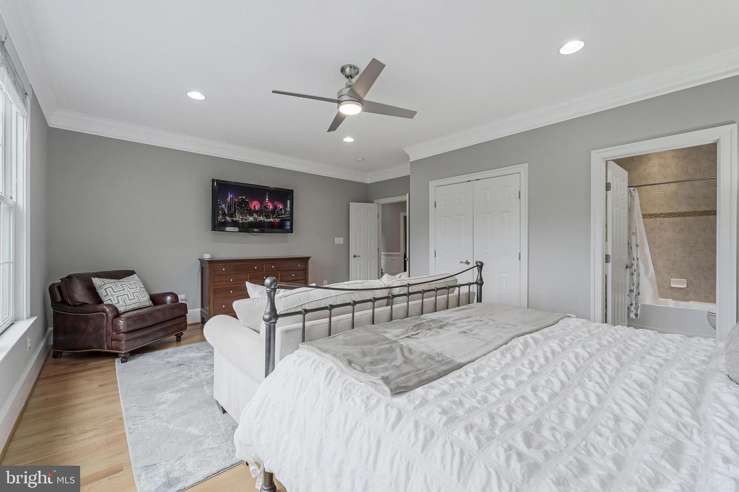 6912 WILLOW ST, FALLS CHURCH, Virginia 22046, 7 Bedrooms Bedrooms, ,5 BathroomsBathrooms,Residential,For sale,6912 WILLOW ST,VAFX2237746 MLS # VAFX2237746