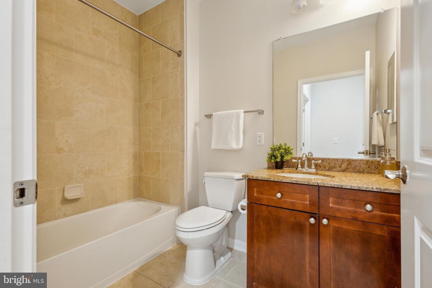 444 W BROAD ST #410, FALLS CHURCH, Virginia 22046, 2 Bedrooms Bedrooms, ,2 BathroomsBathrooms,Residential,For sale,444 W BROAD ST #410,VAFA2002950 MLS # VAFA2002950