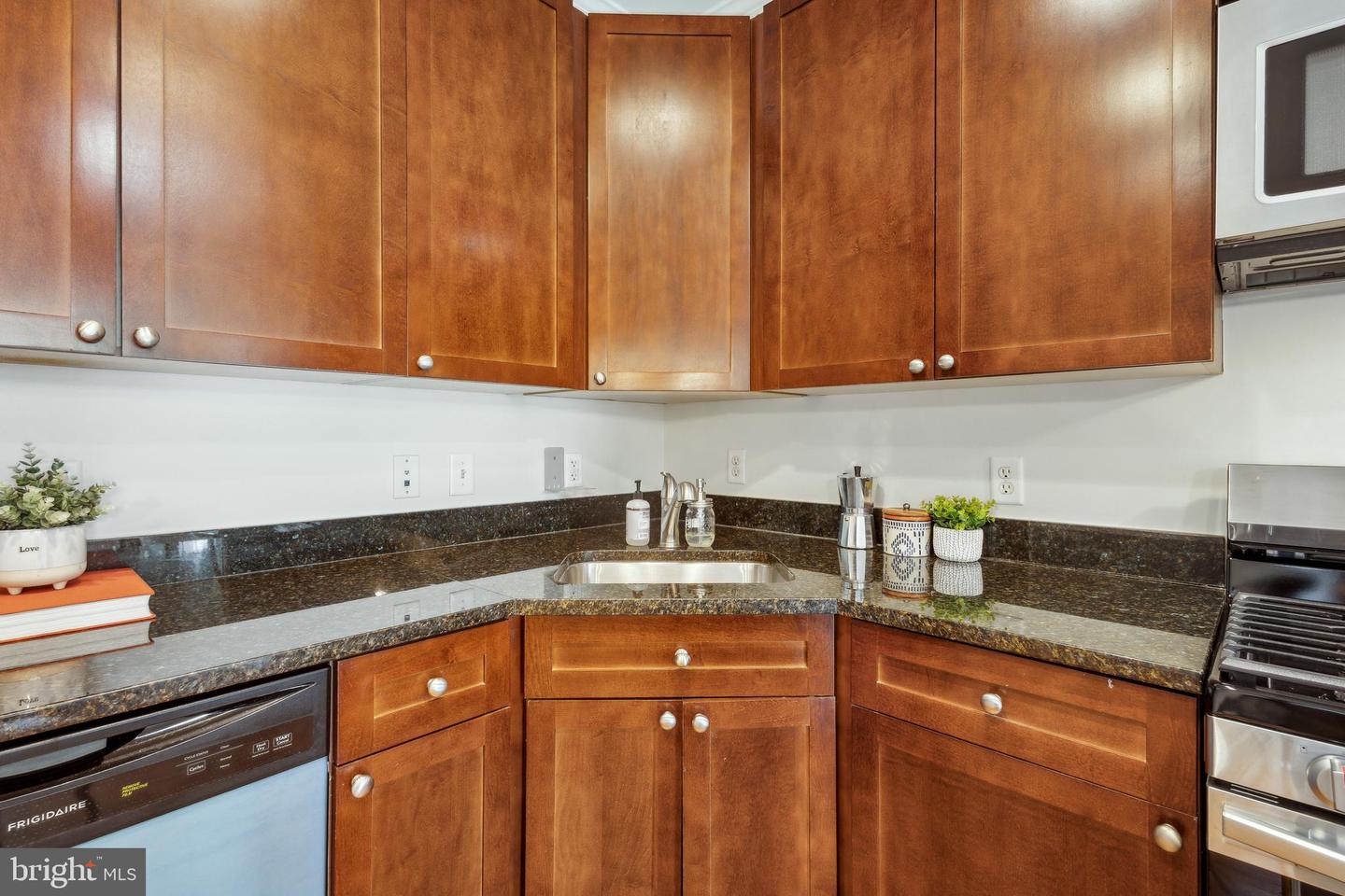 444 W BROAD ST #410, FALLS CHURCH, Virginia 22046, 2 Bedrooms Bedrooms, ,2 BathroomsBathrooms,Residential,For sale,444 W BROAD ST #410,VAFA2002950 MLS # VAFA2002950