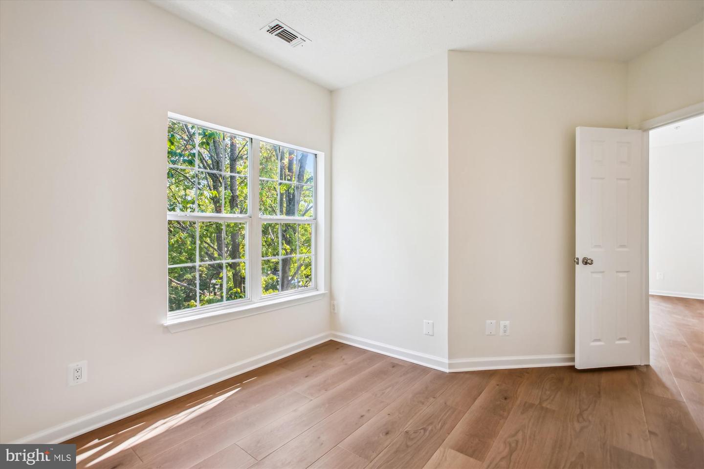 1704 LAKE SHORE CREST DR #32, RESTON, Virginia 20190, 2 Bedrooms Bedrooms, ,1 BathroomBathrooms,Residential,For sale,1704 LAKE SHORE CREST DR #32,VAFX2237796 MLS # VAFX2237796